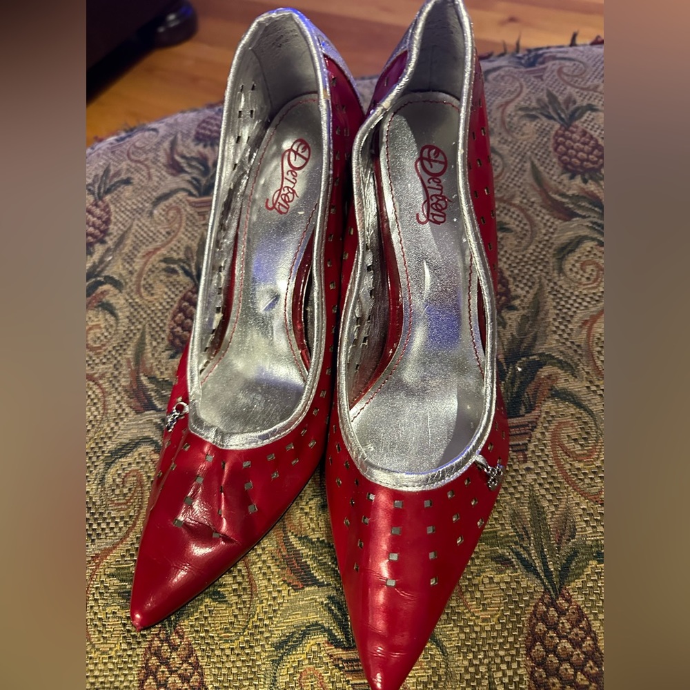 VINTAGE- Dereod Red and Silver Pumps Size 9